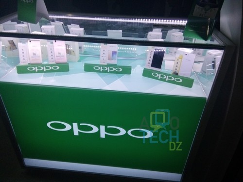 oppo vitrine