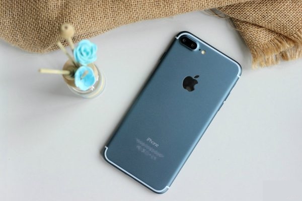 iphone 7 plus version bleue nuit allumee fuite web 6