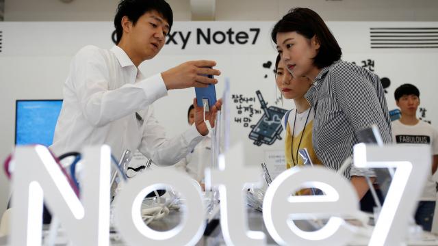 galaxy note 7 samsung suspend la vente pour un probleme de batterie