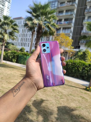 Variante Realme 9 Pro+ Sunrise Blue avec Light Shift Design