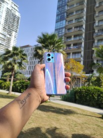 Version Realme 9 Pro+ Sunrise Blue avec Light Shift Design